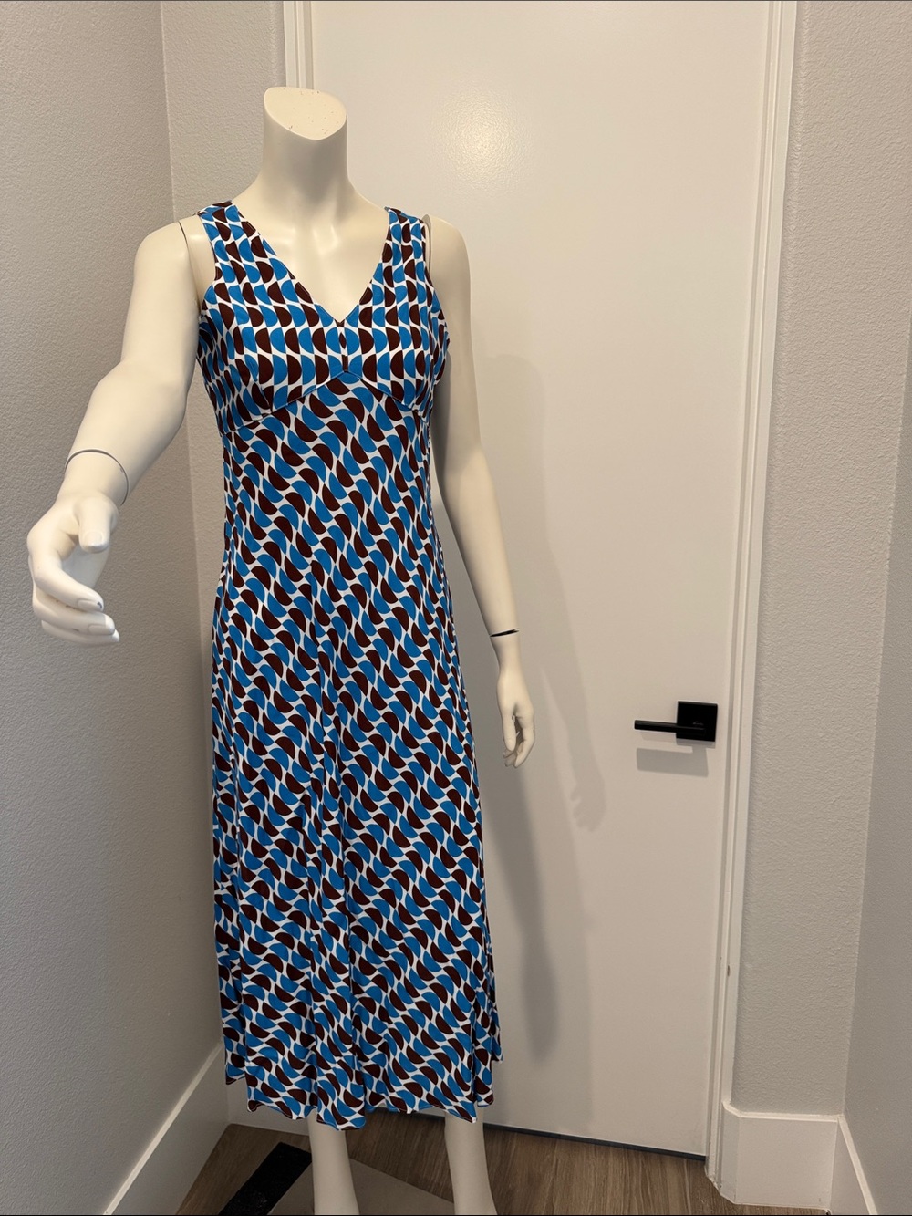 On 34th
Women's Double V-Neck Sleeveless Midi Dress, Geometric Pattern.